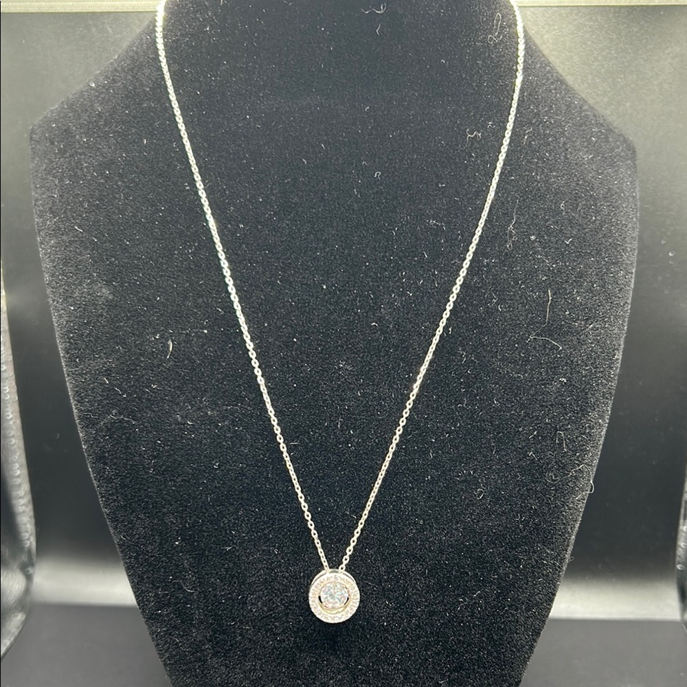 925 silver 18” necklace with animated halo pendant. Perfect!